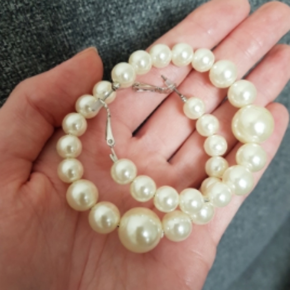 Today only $6 ❤️ new Simulated Pearl hoop earrings - Picture 5 of 8